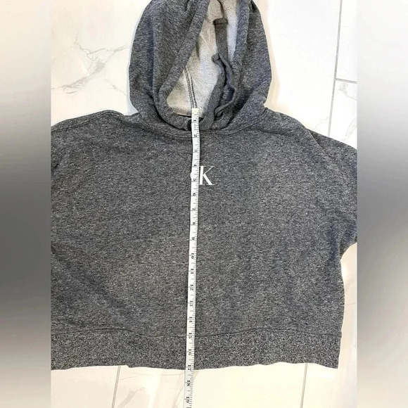 Calvin Klein Jeans/ Grey cropped pullover hoodie sweater/ Size US XS - Picture 10 of 10